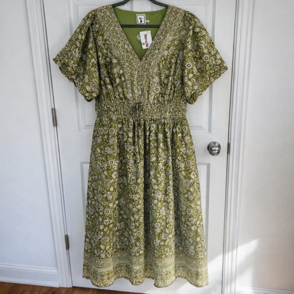 1X Léa Green 🌿 Puff Sleeves, Smocked Waist, Pockets! Perfect spring or easter.
